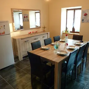https://la-petite-maison.hotels-rhonealpes.com